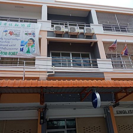 Fun Dee Hostel Ayutthaya מראה חיצוני תמונה