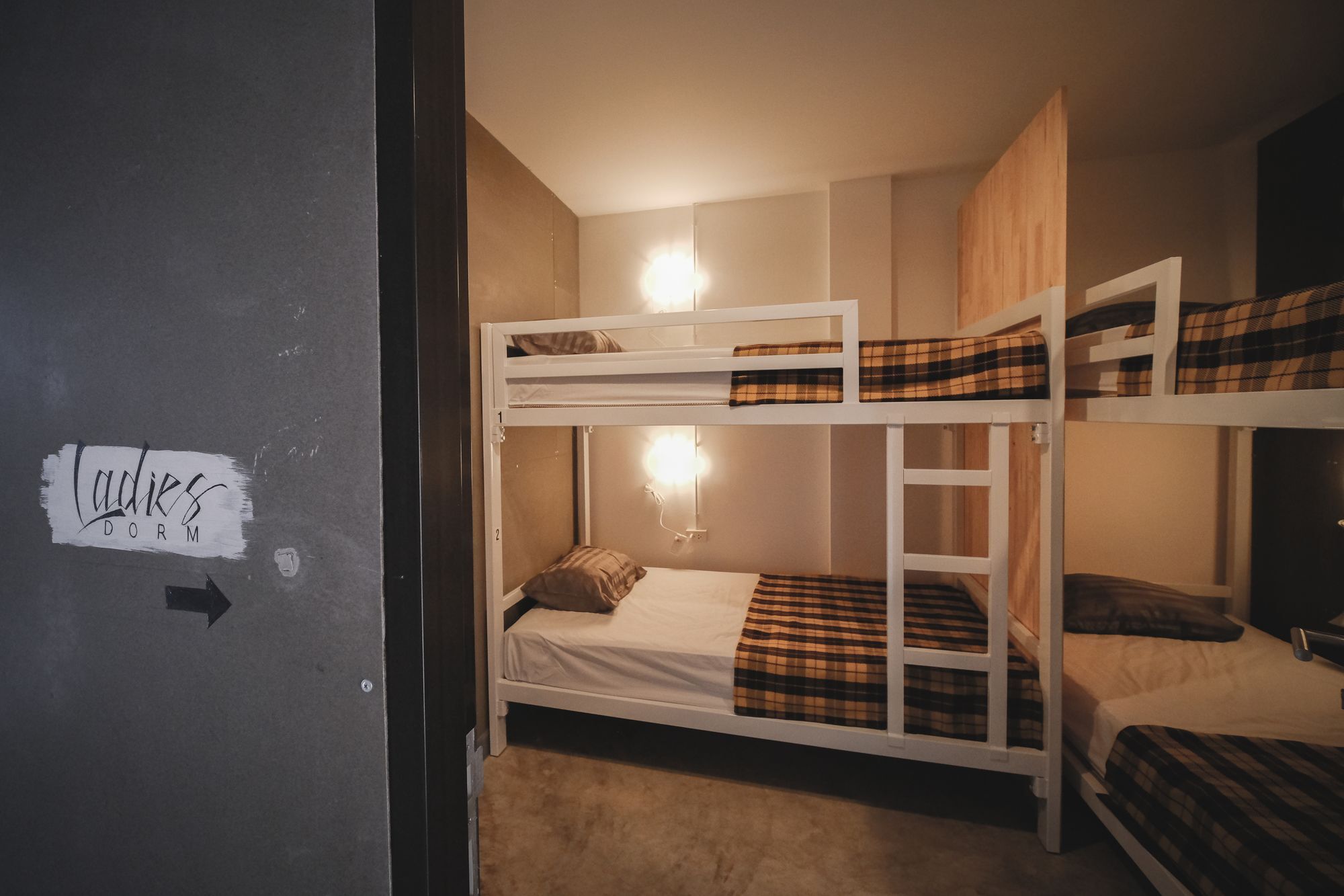 Fun Dee Hostel Ayutthaya מראה חיצוני תמונה